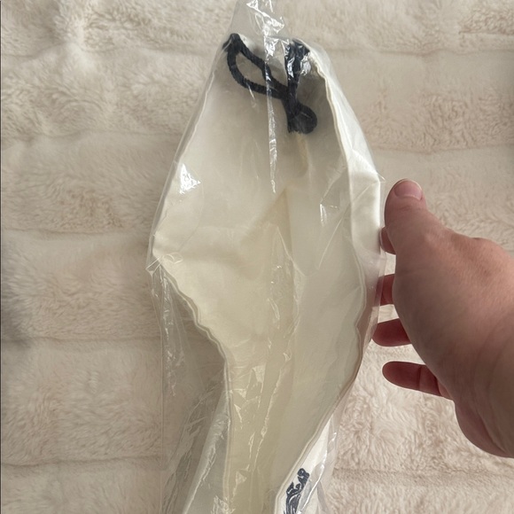 The Ritz-Carlton White Dust Bag/Laundry Bag - Picture 4 of 4